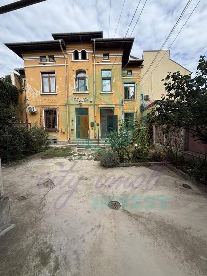 Apartament cochet vila edificata in perioada interbelica