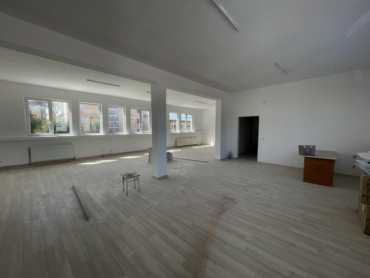 Spatiu comercial/birouri 125mp Cisnadie