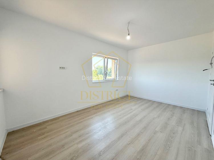Duplex cu 5 camere si 2 bai, 470 mp teren si 115 mp utili in Ghiroda.
