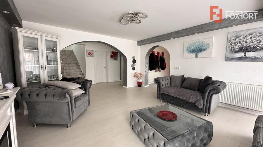 Casa individuala 8 camere, 400 mp, in Mosnita Noua vatra satului