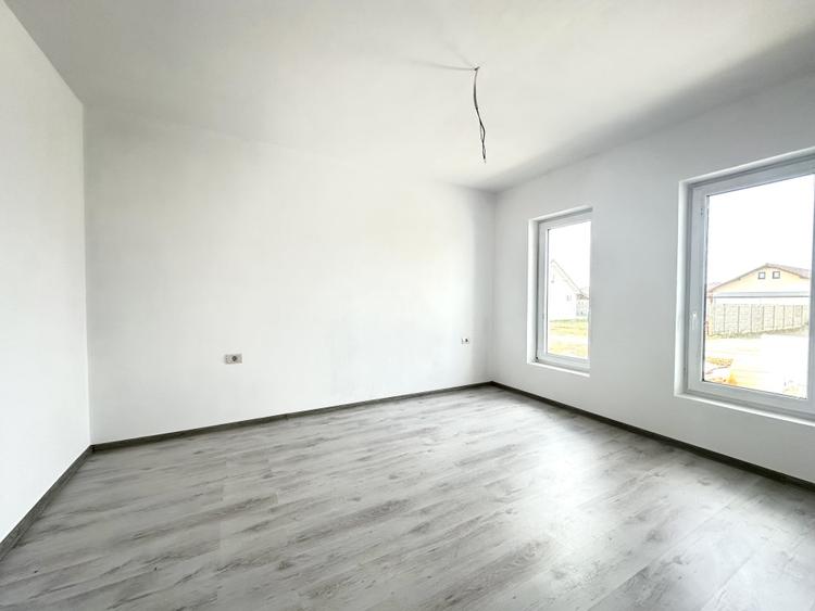 Duplex premium cu 3 camere, 80 mp utili, 325 mp teren - Sanandrei