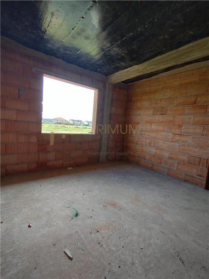 Duplex despartit prin camera tehnica - langa asfalt - compartimentare excelenta