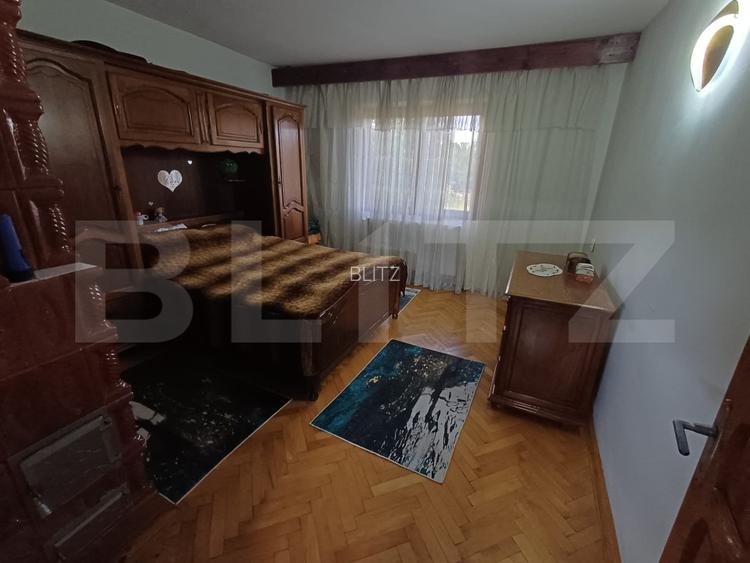 Casa plan parter plus etaj cu 6 camere, 250 mp si 2400 mp teren, zona Pestisani - 7