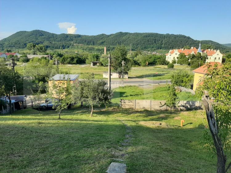 Casa 85 mp, teren 2.235 mp, zona Brad - 2