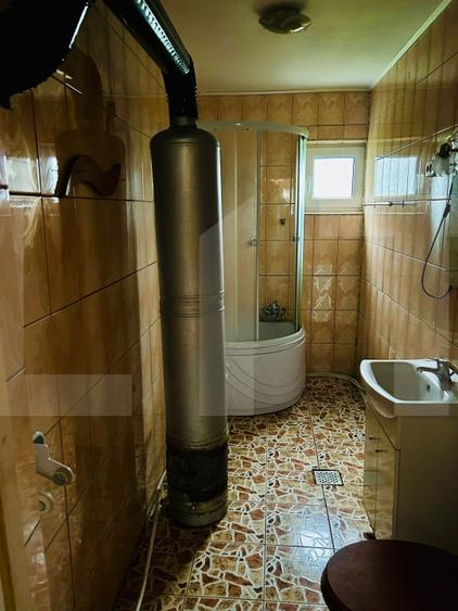 Casă din chirpici, cu teren 1900 mp - Calinesti