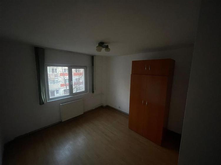 Apartament 3 camere Dacia - Decomandat