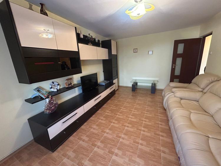 - Apartament 3 camere Buzaului, suprafata 66mp, etaj 2