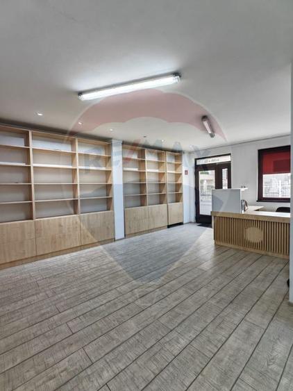 Casă / Vilă cu 4 camere de vânzare în Brasov, zona Blumana