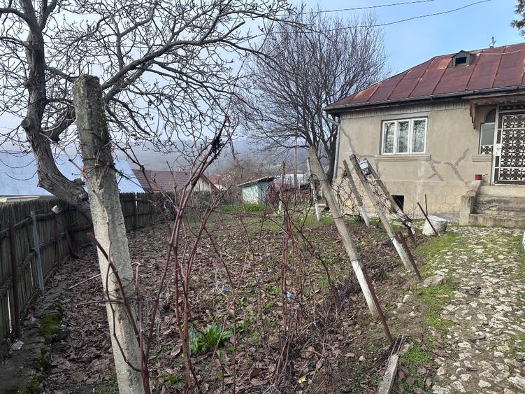 Proprietate de vânzare – Casă + anexă + teren 523 mp – Călugăreni