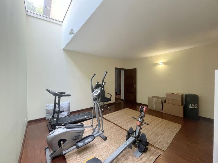 Casă deosebită 5 camere – grădină matură