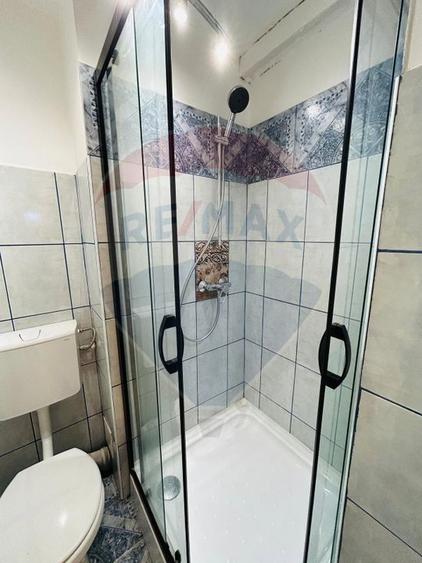 Închiriere apartament 3 camere, Tractorul–zona piata + loc de parcare