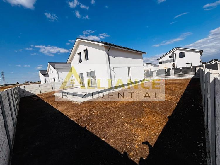 Vila moderna cu mansarda- 4 camere- Teren 390 mp-STR Miorita