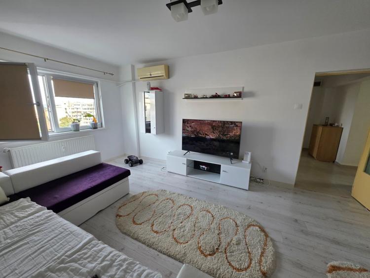 Apartament cu 3 camere, 60 mp, zona Republicii