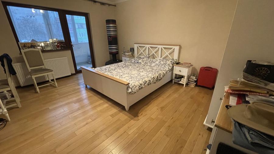 Apartament 4 camere,etaj 1,zona Bucovina