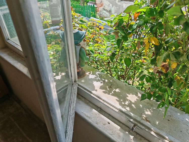 Casa 4 camere libera la vanzare RASNOV - zona Florilor