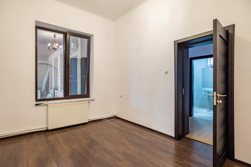 UNIVERSITATE-OFERTA SPECIALA(cod04)-Vila interbelica P+1-Constanta