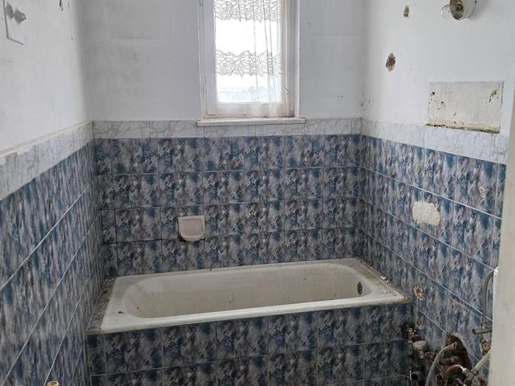 Apartament 2 camere, semidecomandat, loc. Falticeni