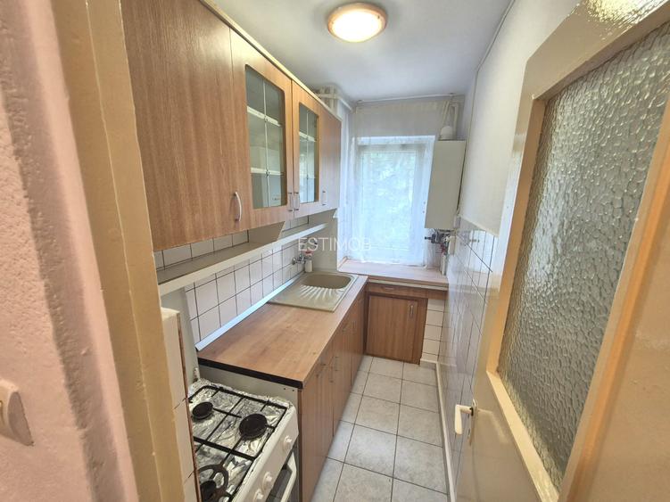 Inchiriere apartament  2 camere etajul 1  zona Florilor mobilat si utilat - 8