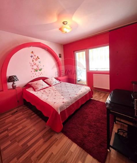 Apartament 3 camere, et.4/4 bd.1 Dec. 1918, Rm Sarat