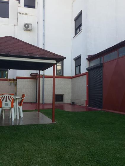 Vanzare vila zona Titulescu cu trei apartamente piscina garaj gradina foisor