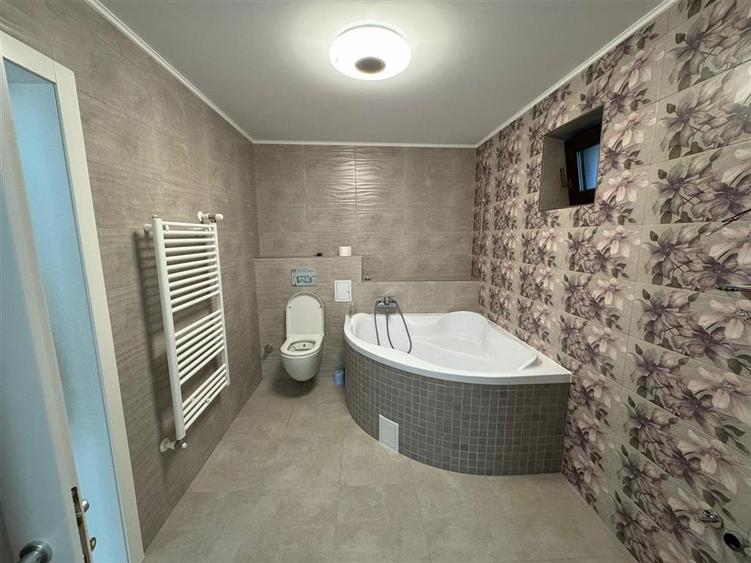 Cladire cu 3 apartamente in suprafata totala construita de 500 mp