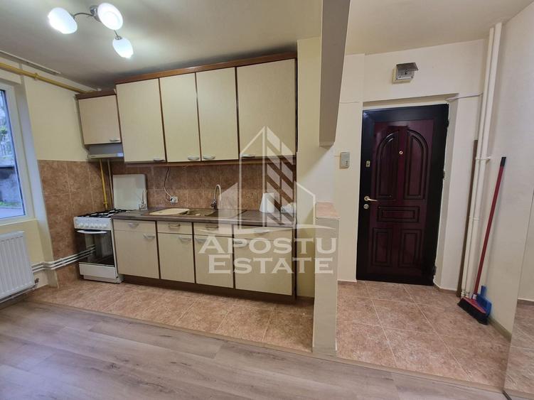 Apartament cu 3 camere,semidecomandat,de vanzare, zona Garii,Timisoara