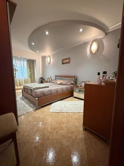 Apartament 3 camere de vanzare in zona Dristor