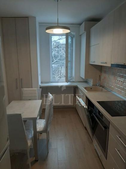 Apartament 3 camere în zona Hotel Royal
