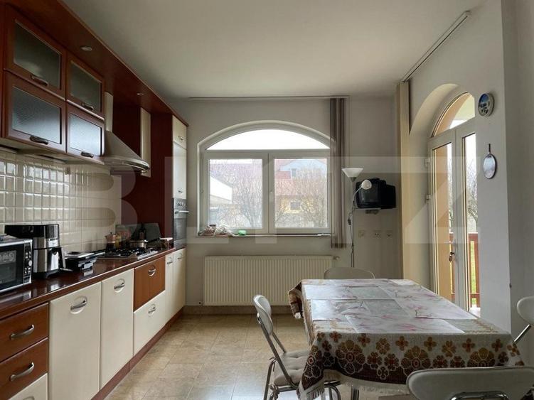 Casa cu 5 camere, 386 mp, Sangeorgiu de Mures, zona Apollo Spa