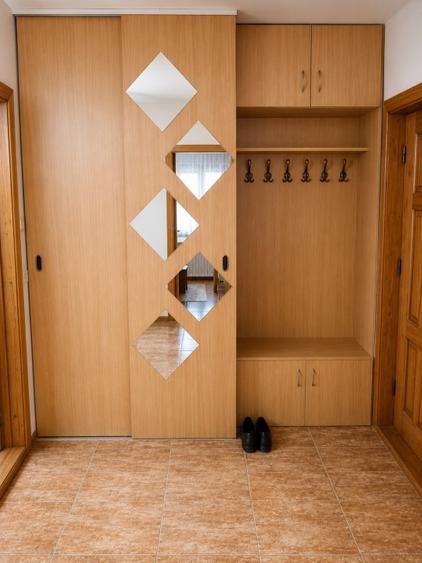 Închiriez (schimb) apartament 4 camere, complet mobilat