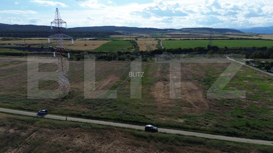 Teren intravilan 2.056 mp | Două fronturi stradale | Zonă rezidențială Petrești - 3