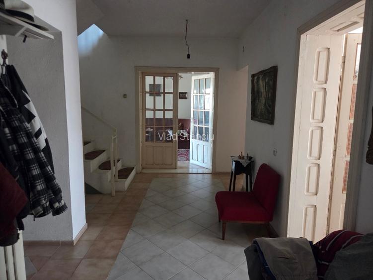 Casă individuală mare 282mp utili, 11 camere, 3 băi + 2 anexe și teren 1024mp - 13