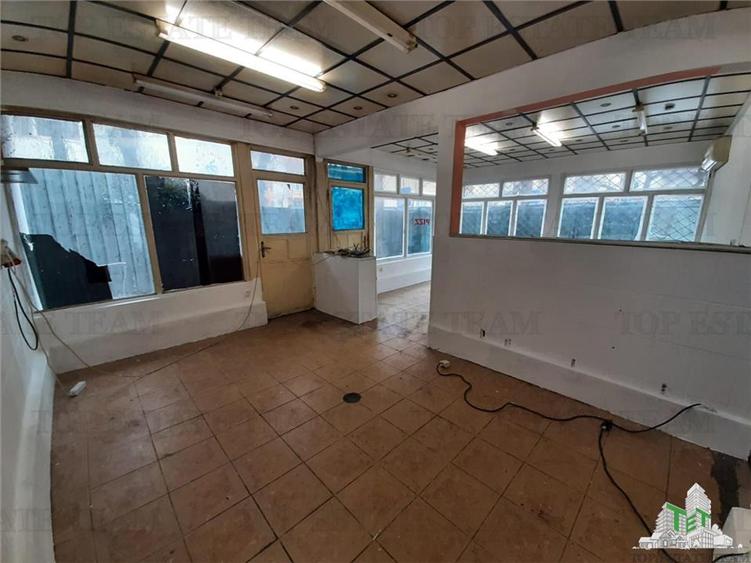 Spatiu comercial Sebastian - Dunavat cu teren si ,posibilitate garare 2 mas