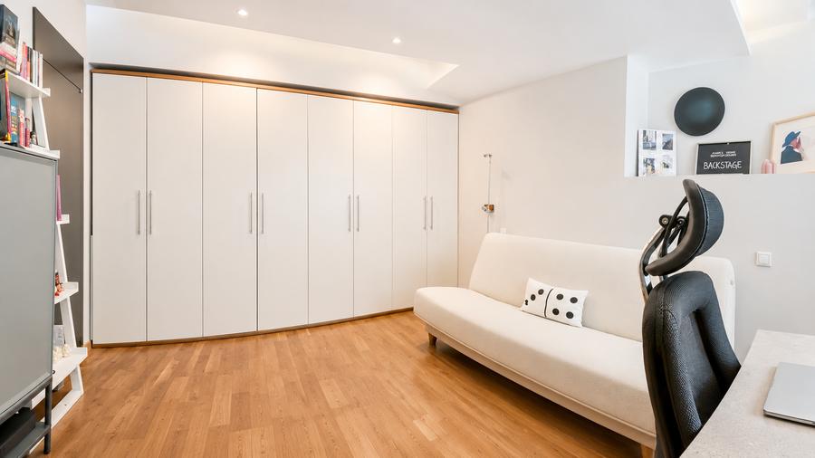 Apartament premium cu gradina privata 180 mp utili piscina zona Padurea Baneasa
