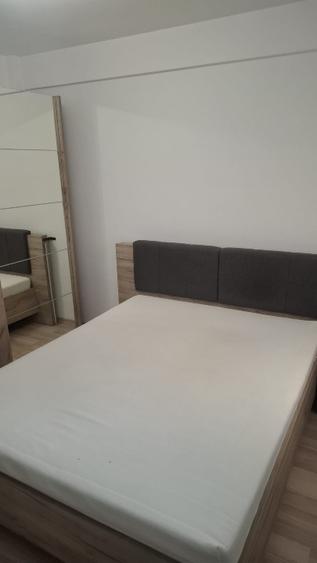 Proprietar, inchiriez apartament cu 3 camere si garaj