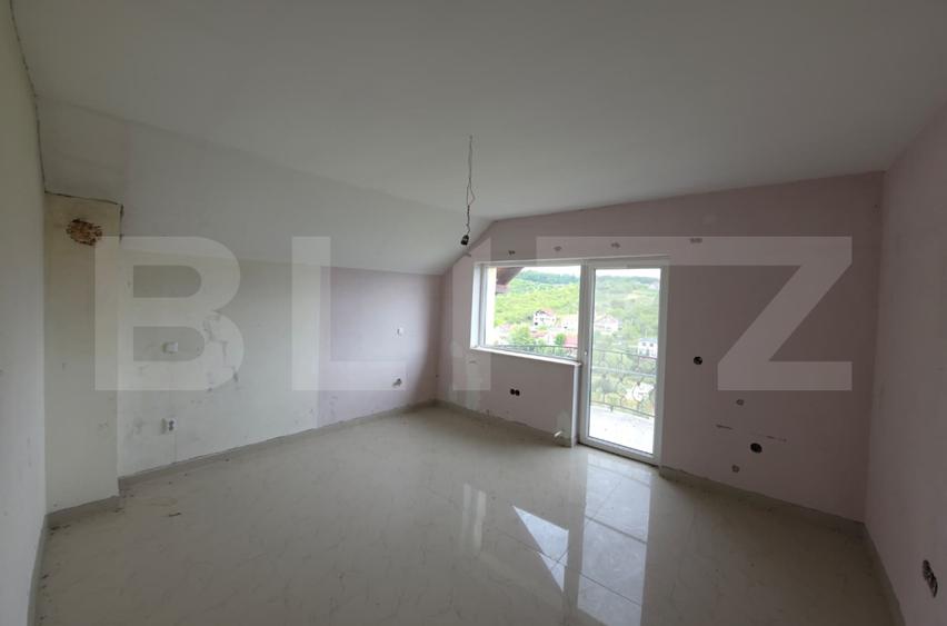 Casa cu 5 camere, 300 mp, teren 17 ari, Valea Rusului