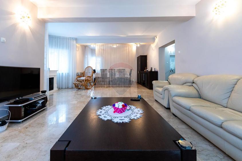 Casa / Vila D+P+1 cu 5 camere de vanzare, strada Slatinei, Luncani