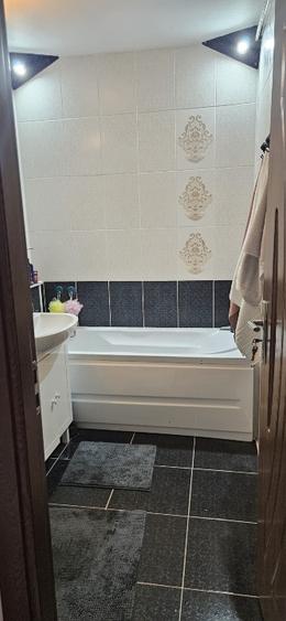 Dristor-Rm. Sarat, 3 camere, 70mp total, 2 bai, renovat - direct proprietar