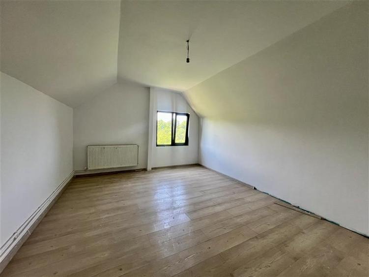 Casa cu 4 camere si 400mp de teren in Voinesti