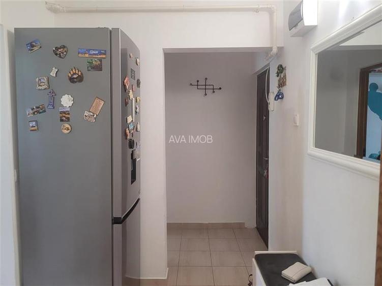 Apartament 3 camere semidecomandat, zona Orizont - 12