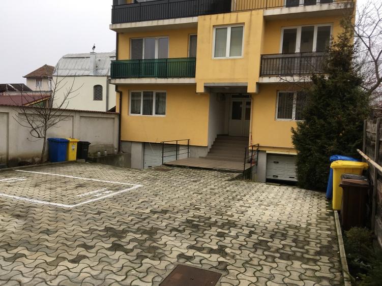 Închiriez apartament 2 camere la vila