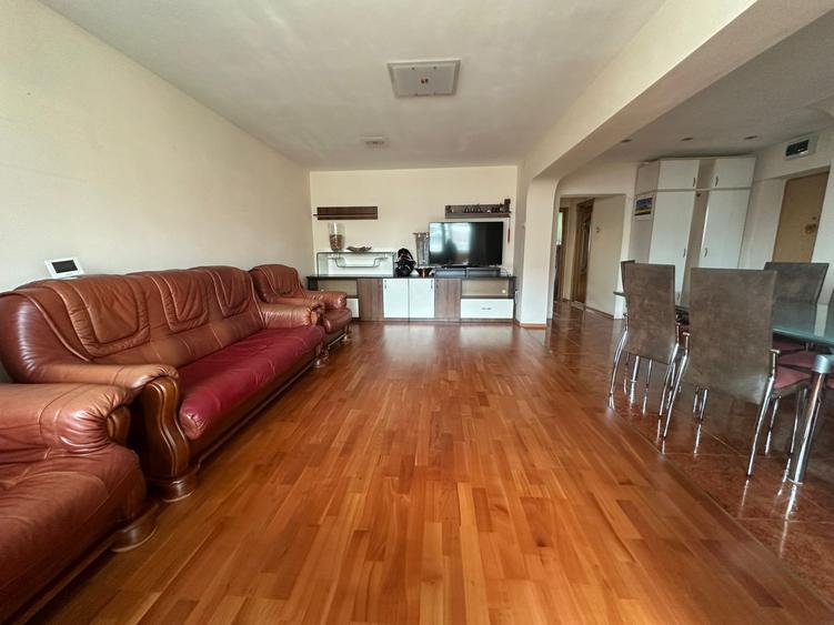 Apartament 3 camere cu suprafata totala 80,55 mp, Zona Calarasilor.