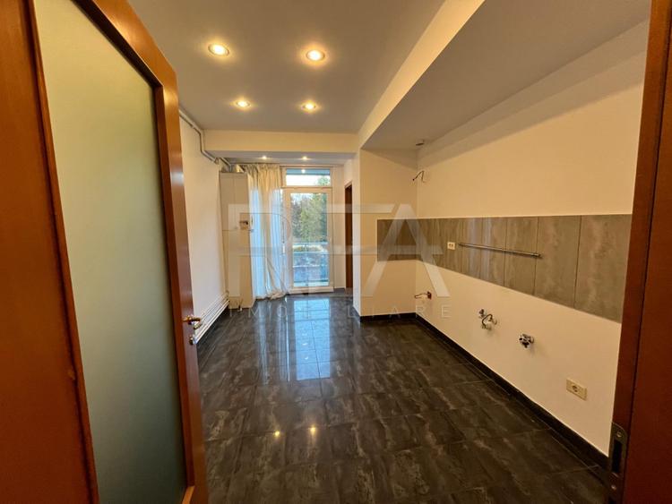Apartament 4 camere  Resedinta