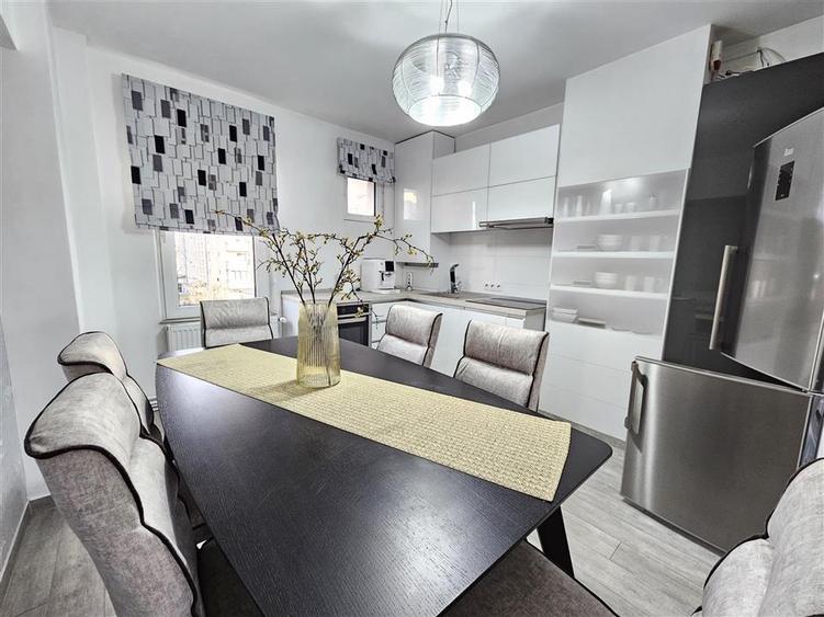 Apartament 3 camere, de inchiriat, zona Bt, Unirii
