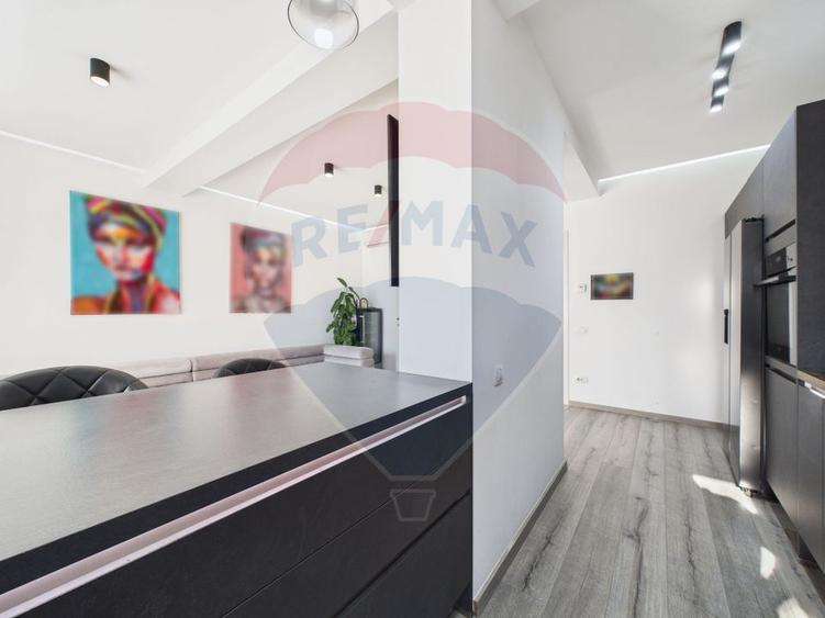 Apartament de vanzare - 3 camere 102mp + Terasa cu foisor 45mp