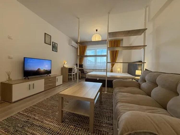 Apartament 1 camera, decomandat, LOC PARCARE INCLUS IN PRET, zona Dacia Conest