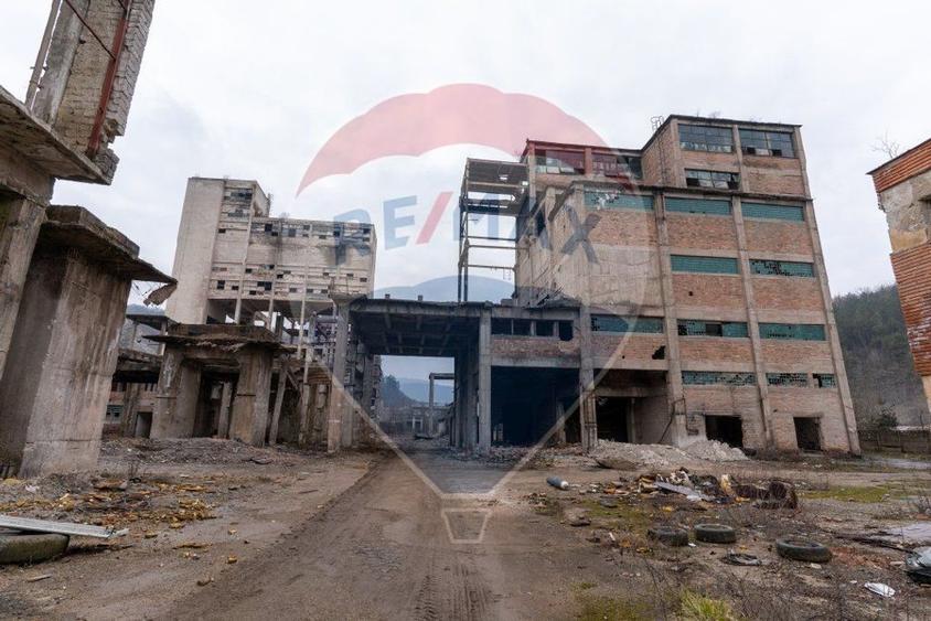 Platforma industriala 33.000 mp | fosta fabrica dolomita | acces TIR |