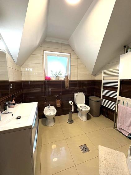 Casa 270mp cu 5 ari teren zona- Sarmas mobilata utilata 269.000eur neg