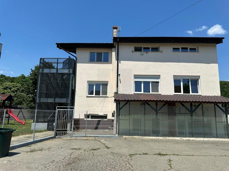 Vila 10 Camere 600mp Teren 1775 mp de Vanzare *Iancu Nicolae*