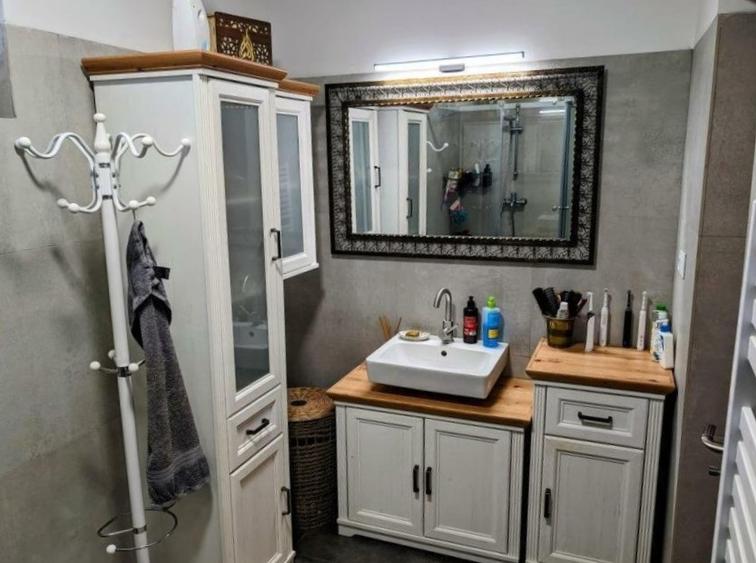 Bucurestii noi - casa deosebita, 5 camere, 3 bai, metrou si Parc la 5 minute!
